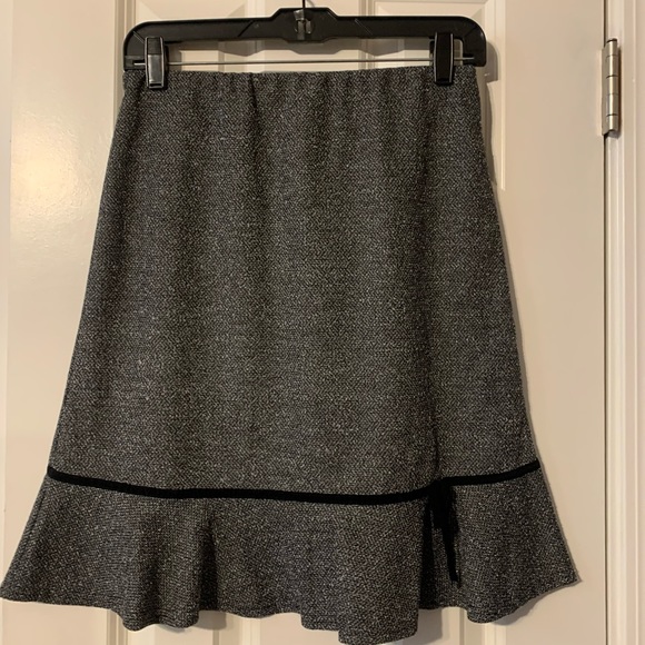 Women’s skirt. Size small. Black. Slightly used. Midi - Picture 2 of 2